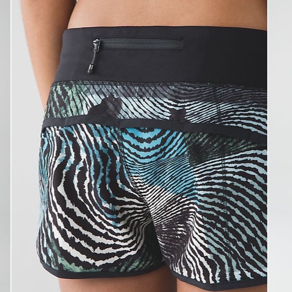 Lululemon Speed Short 2016 Seawheeze Secret Society Tofino Teal Black shorts 4 - Picture 1 of 11